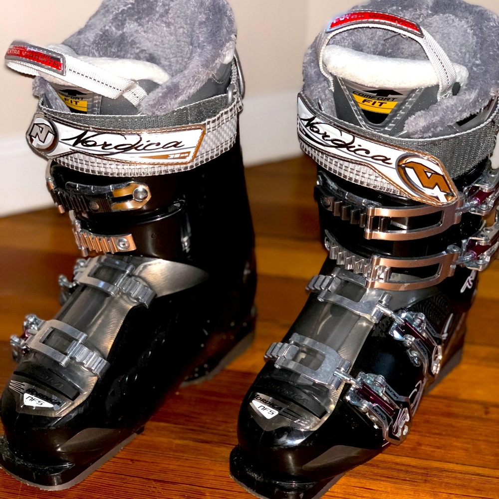 Nordica ski boots 6.5
